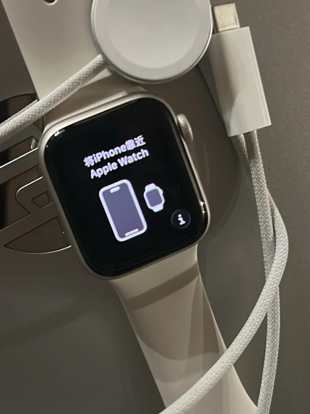 Apple Watch SE Silver with Cream Sport Band